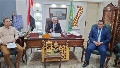 وكيل تعليم الإسماعيلية يتابع إجراءات تطبيق نظام البوكليت (صور)