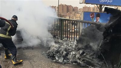 التحفظ على قائد سيارة ملاكي تفحمت أعلى كوبري أكتوبر (صور) 