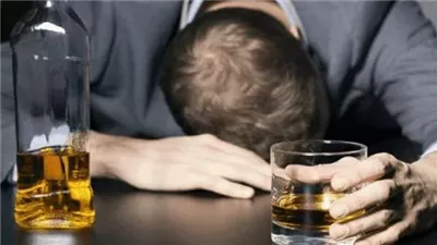 تفسير رؤية شخص يشرب الخمر في المنام وعلاقتها بالابتعاد عن المحرمات 