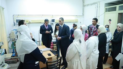نائب وزير الصحة يتفقد سير العمل بمستشفى جراحات اليوم الواحد وعيادات مدينة نصر للتأمين الصحي