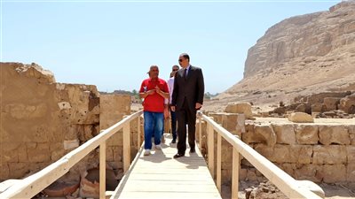 محافظ سوهاج في زيارة للمناطق الأثرية بأتريبس والهجارسة