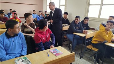 وكيل تعليم الشرقية يفاجئ مدارس منيا القمح