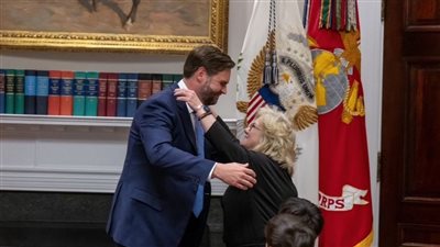 والدة نائب ترامب تحتفل فى البيت الأبيض بتعافيها من الإدمان (فيديو)