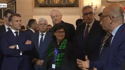 الرئيس الفرنسي إيمانويل ماكرون يصل جامعة القاهرة (بث مباشر)