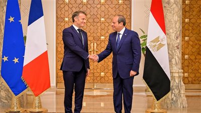 السيسي يشارك في المنتدى الاقتصادي المصري الفرنسي.. ويؤكد حرص مصر على الاستفادة من الخبرات الفرنسية وشركاتها.. ويدعو رجال الأعمال والشركات للاستثمار.. ويوجه بتذليل أية عقبات تواجههم