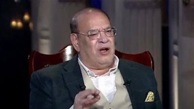  بعد زيارة ماكرون، صلاح عبد الله يلقي شعرًا على الهواء في حب مصر