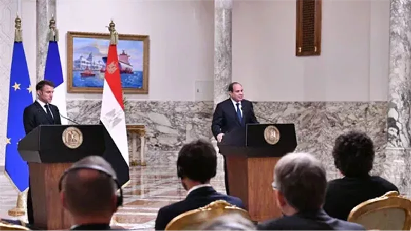 ماكرون والسيسي في