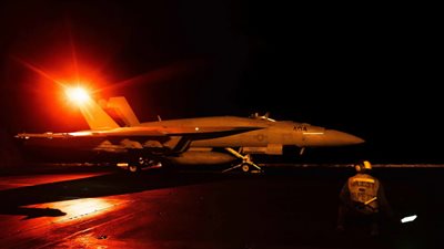 غارات أمريكية تستهدف مواقع حوثية في جبل المحصام قرب صنعاء