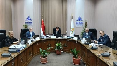 رئيس جامعة بنها يترأس لجنة اختيار عميد كلية الهندسة بشبرا 