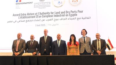 توقيع عقد حق الانتفاع لإنشاء مجمع صناعي لإنتاج الوحدات المتحركة في مصر