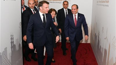  السيسي وماكرون يزوران المصابين الفلسطينيين بمستشفى العريش العام