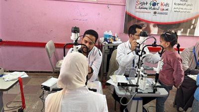 محافظ الشرقية يُشيد بالفرق الطبية المشاركة بمبادرة عيون أطفالنا مستقبلنا 