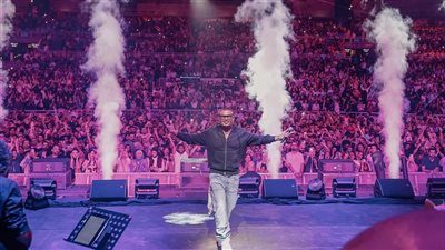 عمرو دياب يحيي حفلا غنائيا بدبي في هذا الموعد