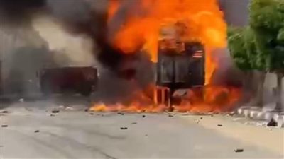 حريق يلتهم مقطورة بضائع بسوهاج (صور)