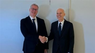 وزير البترول يناقش مع رئيس ايني الإيطالية برنامج خطط توسع الأعمال في مصر 