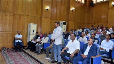 محافظ الأقصر يتابع مستجدات ملف التقنين والتصالح بإسنا (صور)