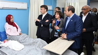 محافظ شمال سيناء: ماكرون بدا متأثرًا خلال زيارته للمصابين الفلسطينيين