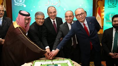 وزير قطاع الأعمال يشهد احتفال سفارة باكستان باليوم الوطني الـ85