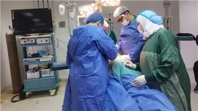 مستشفى زفتى العام ينجح في أول عملية لاستئصال غضروف وتثبيت فقرات قطنية (صور)