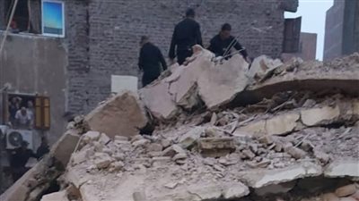تحول إلى كوم رماد في ثانية، اللقطات الأولى لانهيار عقار مأهول بالسكان في أسيوط (فيديو وصور)