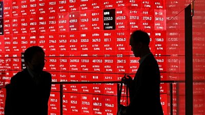 رسوم ترامب تهوي ببورصات آسيا ويُغرق النفط في دوامة الخسائر