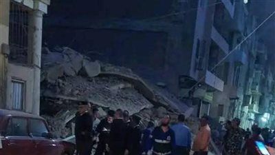 محافظ أسيوط ينتقل إلى موقع انهيار المنزل لمتابعة البحث عن ناجين تحت الأنقاض