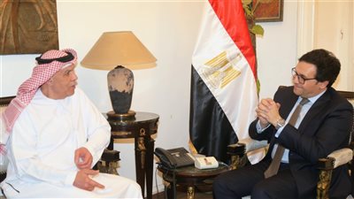 استعدادًا لاستضافة الدورة الـ16 من المهرجان العربي، وزير الثقافة يعقد اجتماعًا موسعًا مع هيئة المسرح