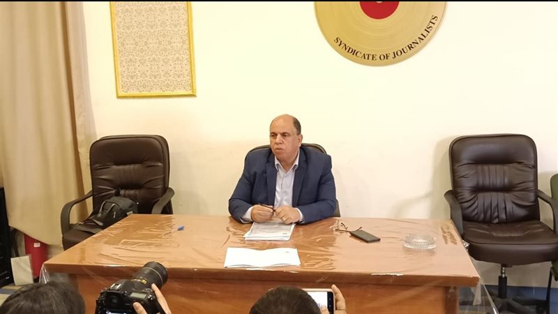 الكاتب الصحفي هشام