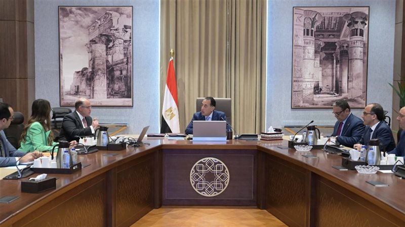 رئيس الوزراء يلتقي