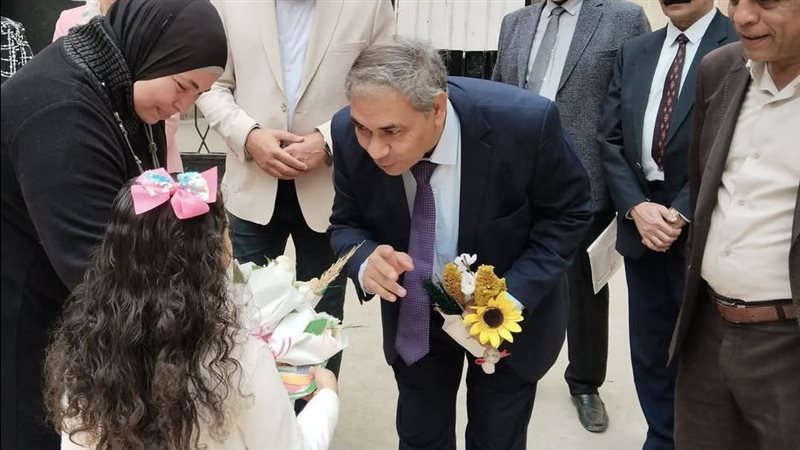وفد من المركز القومي