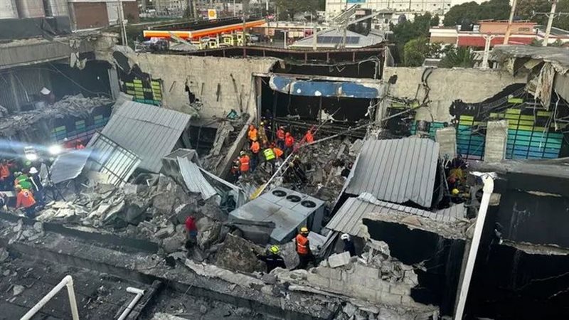 البحث عن ناجين تحت