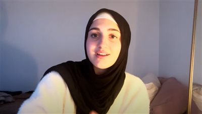 بسبب دعوتها للحجاب والصلاة، ابنة حلا شيحة محط الأنظار على السوشيال ميديا (فيديو)