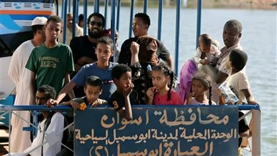 زحف على حدود مصر الجنوبية، تكدس آلاف السودانيين أمام معبر قسطل أشكيت (صور)