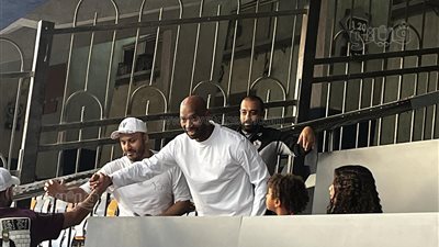 شيكابالا والمثلوثي يدعمان الزمالك أمام ستيلينبوش من مدرجات استاد القاهرة (فيديو وصور)