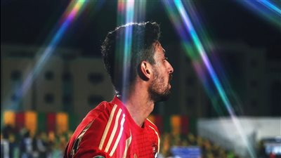 حساب الأهلي يحتفي بعودة طاهر محمد للمشاركة مع الفريق 