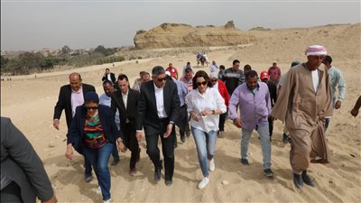 محافظ الجيزة يتابع سير التشغيل التجريبي لتطوير الخدمات بمنطقة أهرامات الجيزة