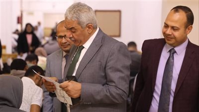 نائب رئيس جامعة الأزهر يتفقد لجان امتحانات الدراسات العليا