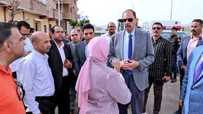 محافظ سوهاج يتفقد أعمال رصف وتطوير شارع 