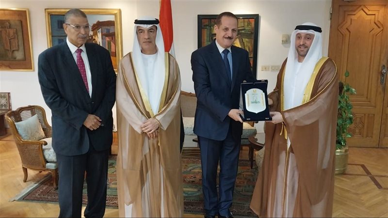 ملتقى الشارقة يكرم