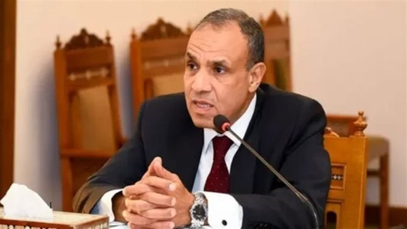 الدكتور بدر عبد العاطى