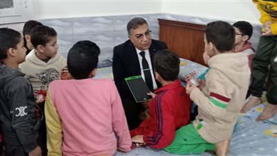هستناك تجيلنا تاني يا بابا طارق، لفتة إنسانية لمحافظ الدقهلية مع أطفال دار أيتام بالمنصورة (صور)