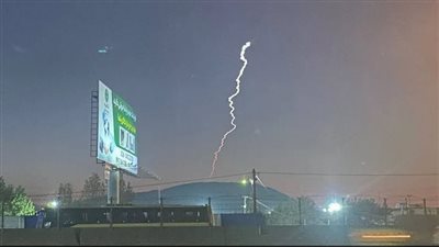 بعد تهديد ترامب، جسم مضيء ومجهول في سماء إيران يثير الرعب