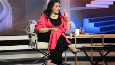 هند عاكف ترد على حضور المهرجانات بلا دعوة وطردها من عرض فيلم 