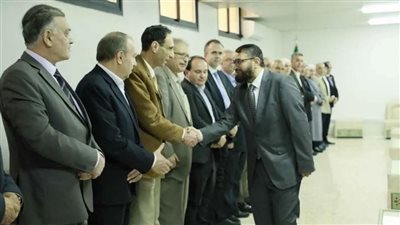 مصافحة وزير العدل لـ 