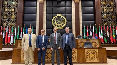 وفد فرنسي يُبدي إعجابه بإمكانات الأكاديمية العربية في أبي قير