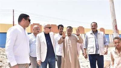 محافظ الأقصر يتابع سير العمل بالمشروعات التنموية والخدمية في الطود