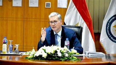 بدوي يعقد اجتماعًا موسعًا مع رؤساء الشركات لمناقشة استراتيجية وزارة البترول 