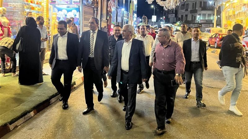محافظ قنا يجوب الشوارع