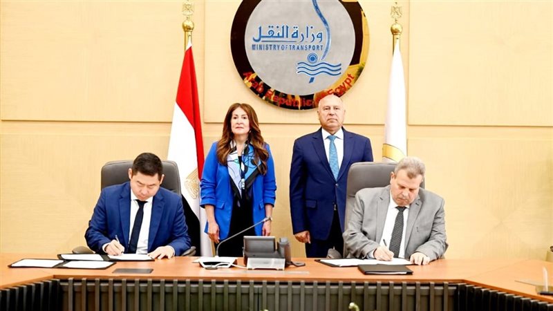 توقيع 3 عقود في مجال
