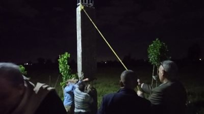 إزالة أعمدة خرسانية خارج الحيز العمراني بقرية بهوت نبروه في الدقهلية (صور) 